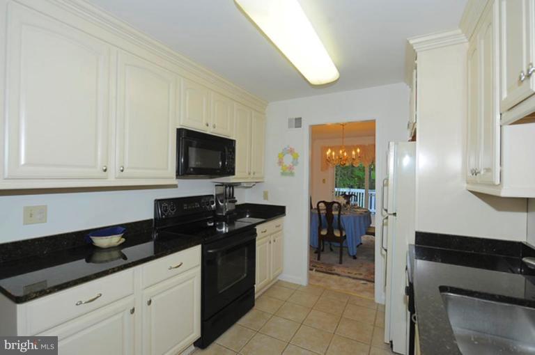 7622 Chancellor Way Springfield, VA 22153 - Photo 19 of 29 Kitchen