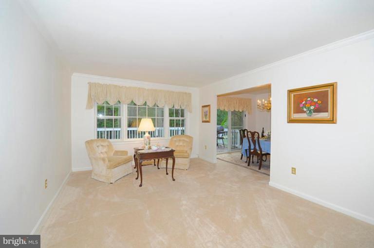 7622 Chancellor Way Springfield, VA 22153 - Photo 21 of 29 Living Room