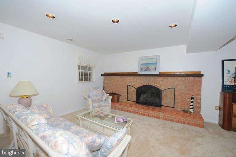 7622 Chancellor Way Springfield, VA 22153 - Photo 10 of 29 Family Room