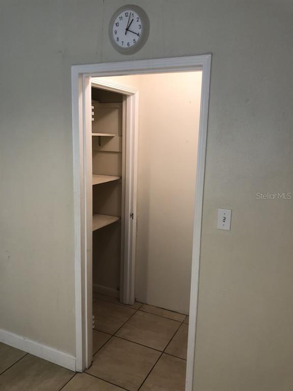 527 Northwest 36th Terrace Gainesville, FL 32607 - Photo 10 of 17 a view of a hallway