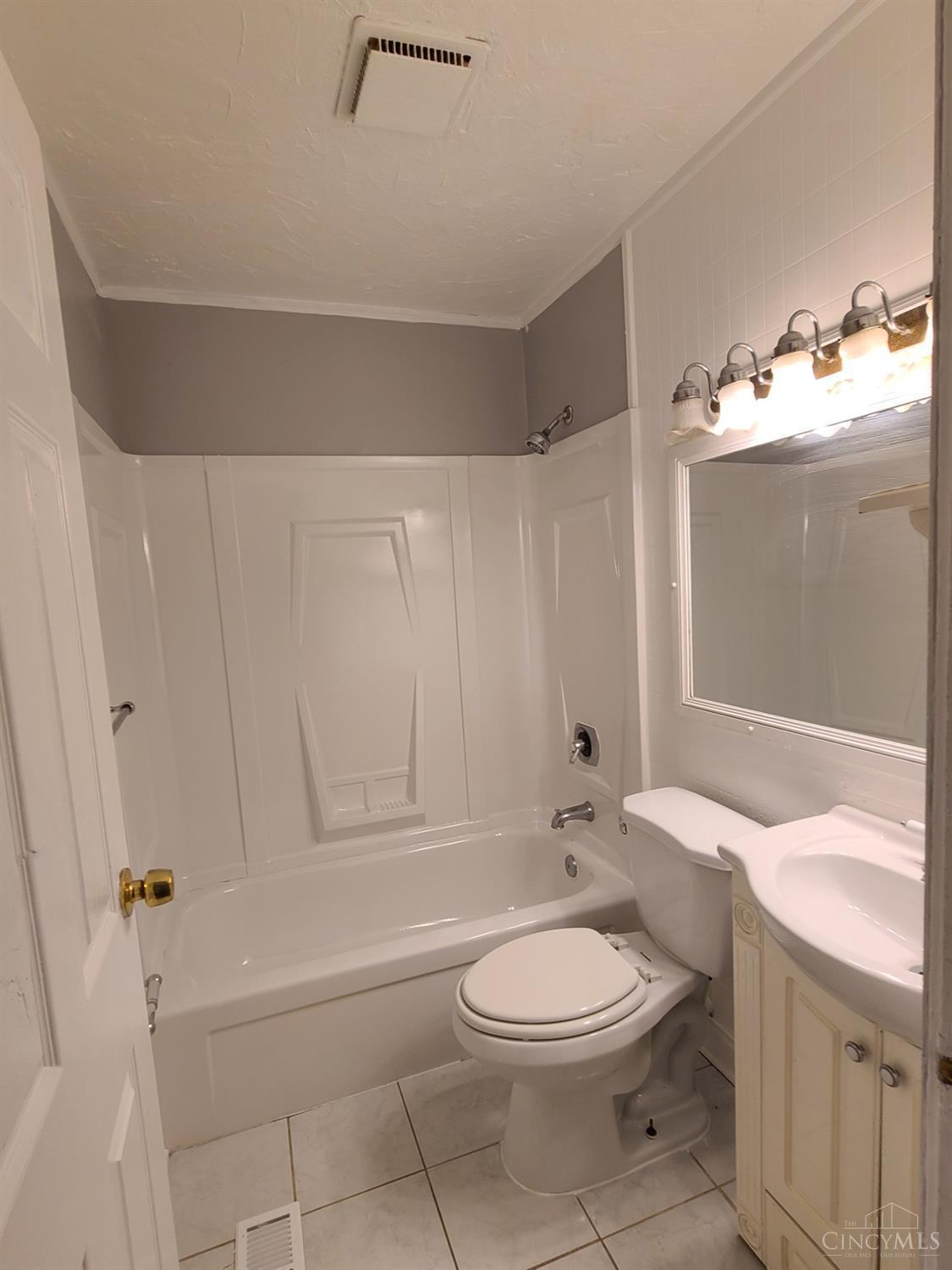 10073 Pippin Road Cincinnati, OH 45231 - Photo 15 of 18