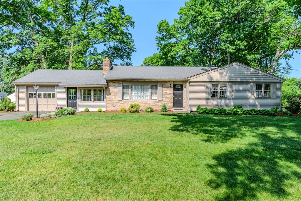 44 Squire Lane Springfield, MA 01118 - Photo 1 of 29 Gallery Image 1