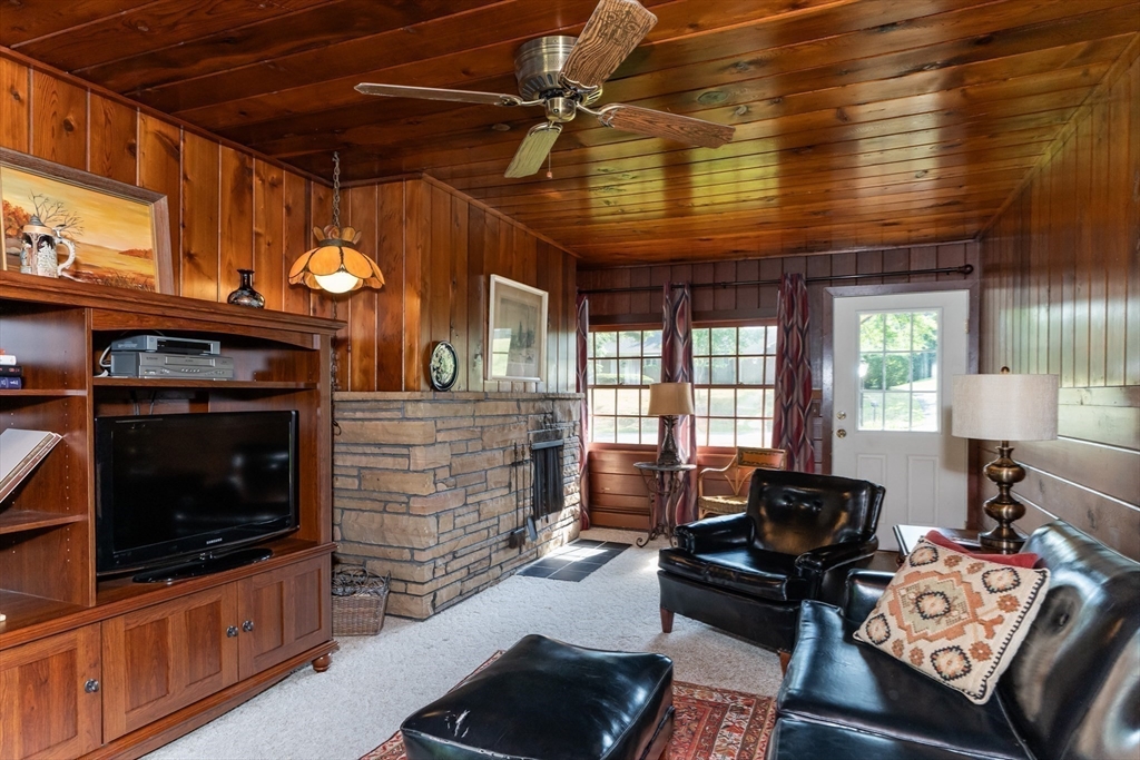 44 Squire Lane Springfield, MA 01118 - Photo 11 of 29 Gallery Image 11