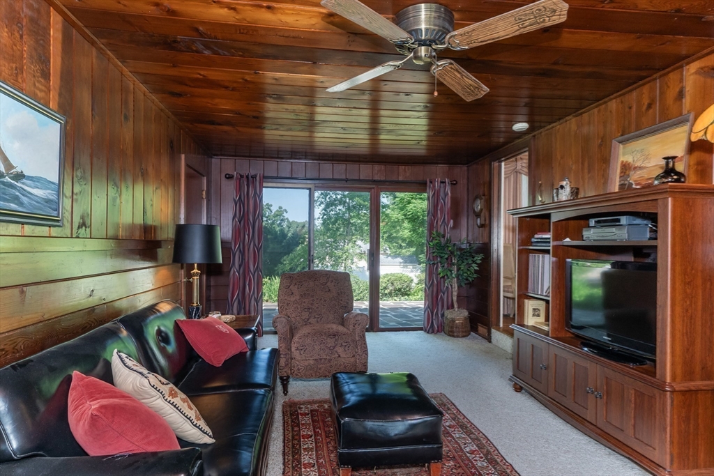 44 Squire Lane Springfield, MA 01118 - Photo 13 of 29 Gallery Image 13