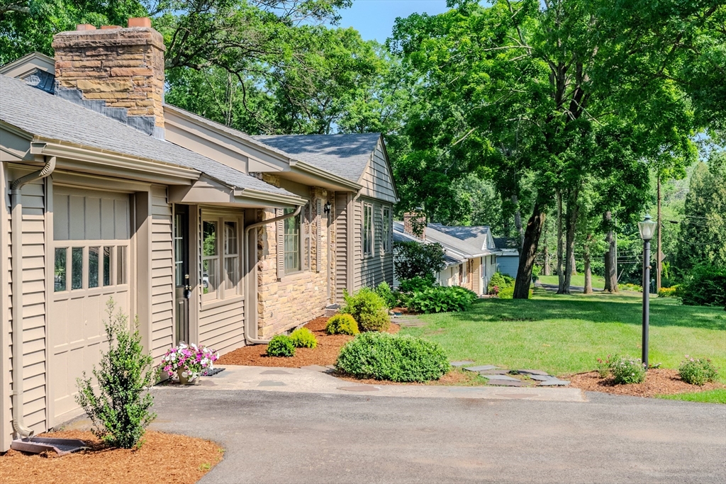44 Squire Lane Springfield, MA 01118 - Photo 27 of 29 Gallery Image 27