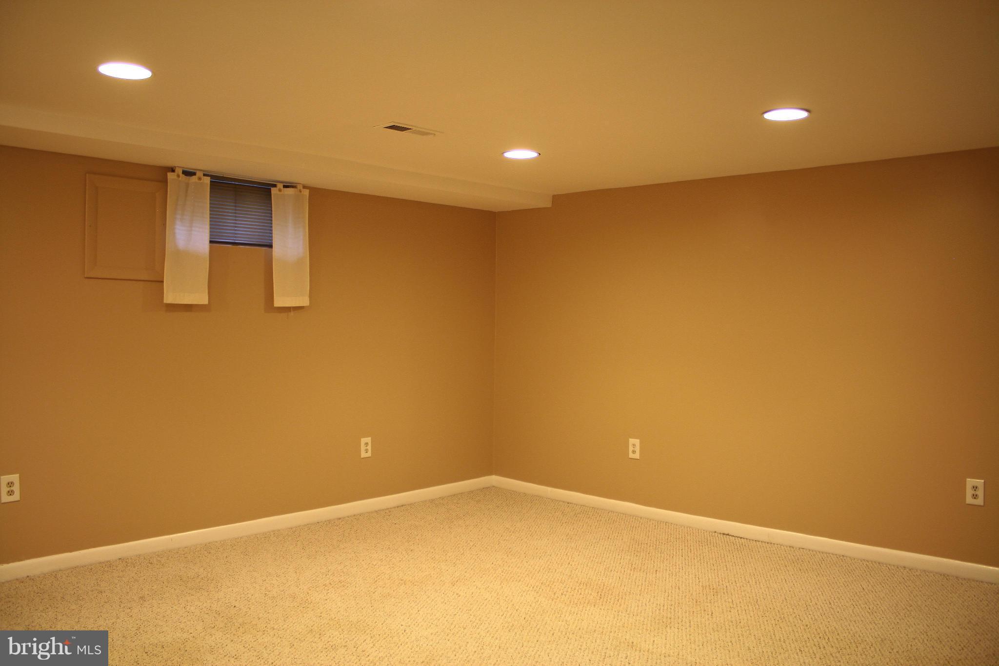 8507 Pleasant Plains Road Towson, MD 21286 - Photo 14 of 30 Family Room