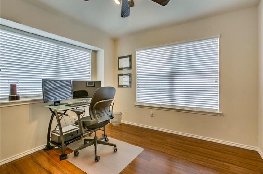 1900 Scofield Ridge Parkway, Unit 4801 Austin, TX 78727 - Photo 12 of 15 a workspace with furniture and a window
