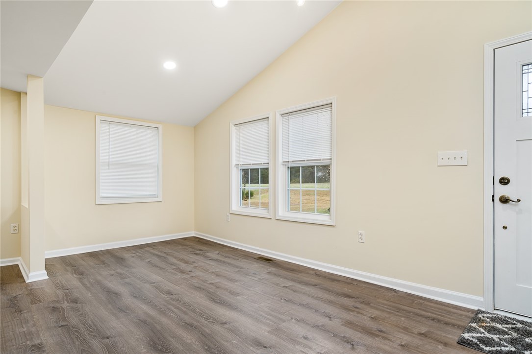207 Willingham Road Williamston, SC 29697 - Photo 4 of 29
