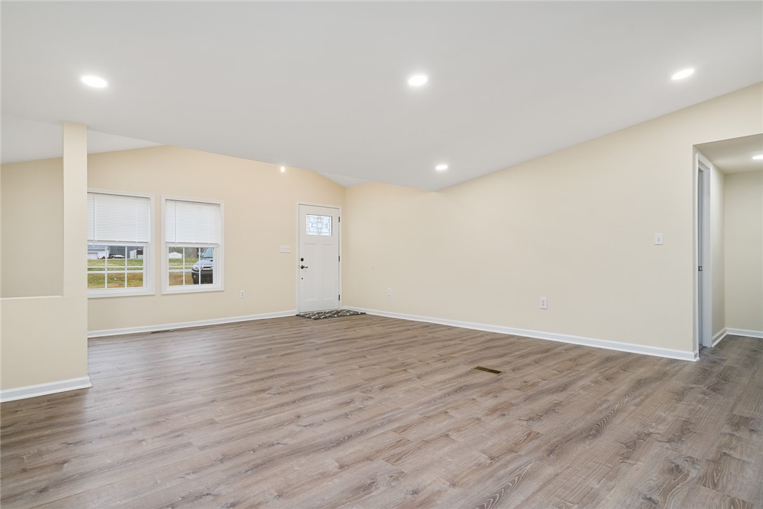 207 Willingham Road Williamston, SC 29697 - Photo 7 of 29