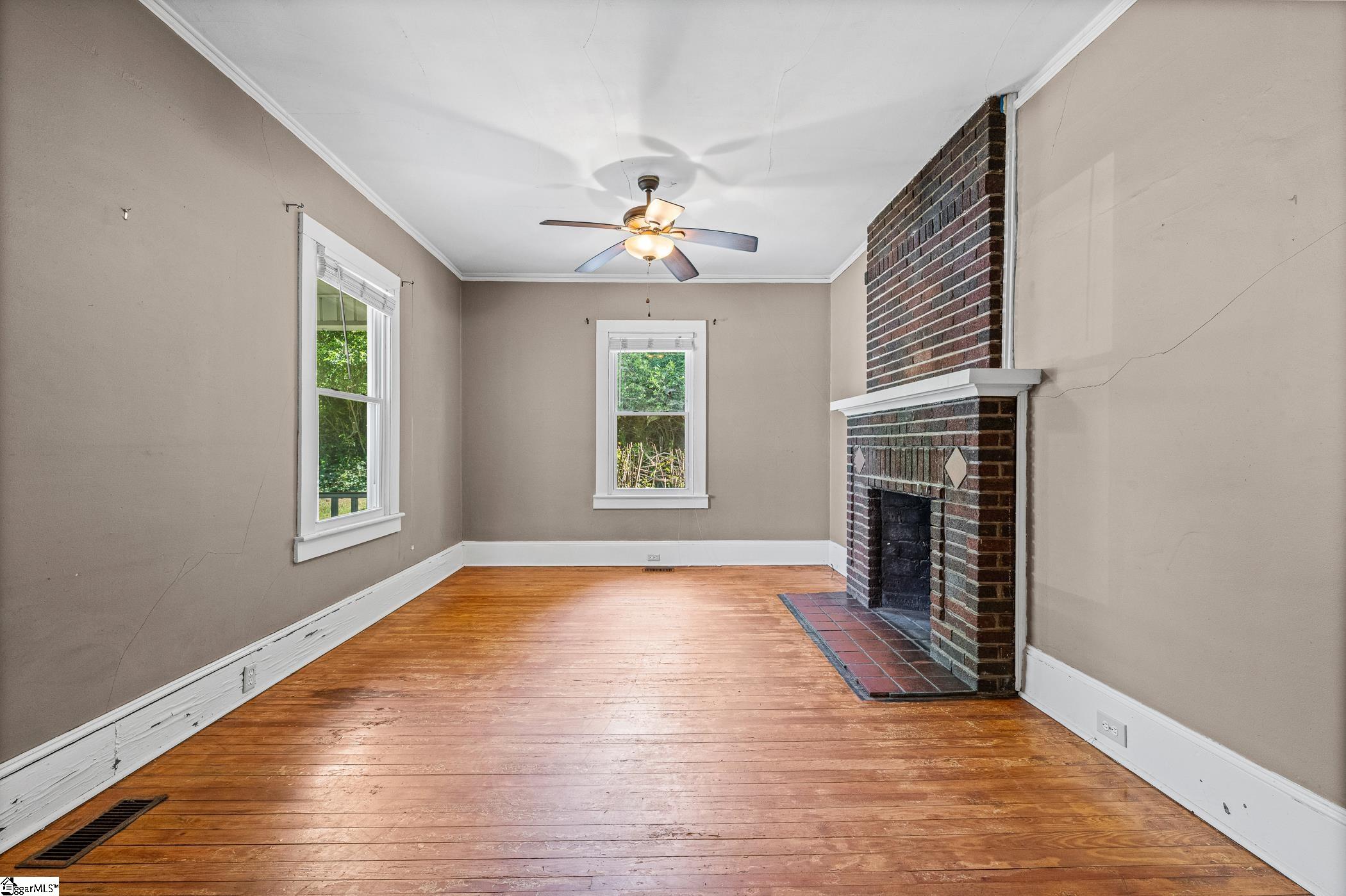 121 Ebaugh Avenue Greenville, SC 29607 - Photo 10 of 29