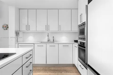 $5,290,000 | 6899 Collins Avenue, Unit 403, Miami Beach, FL 33141