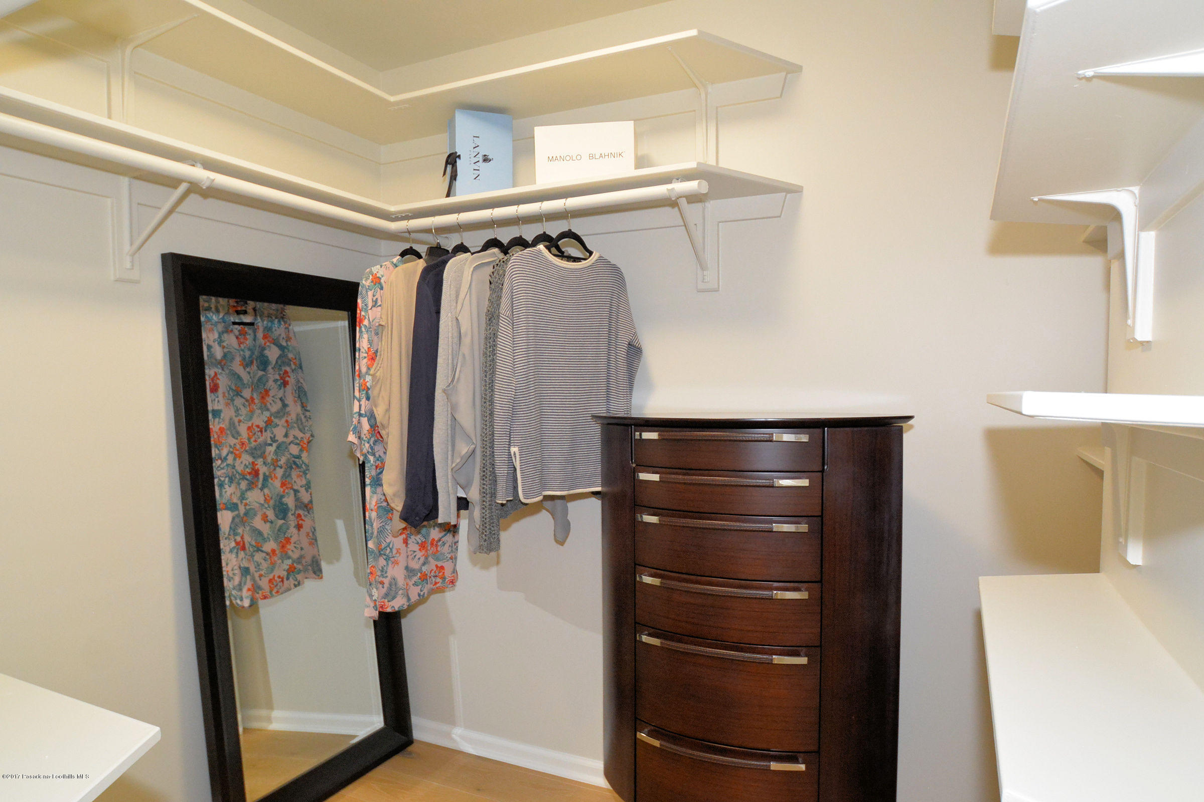 548 Cocopan Drive Altadena, CA 91001 - Photo 20 of 34 Master closet