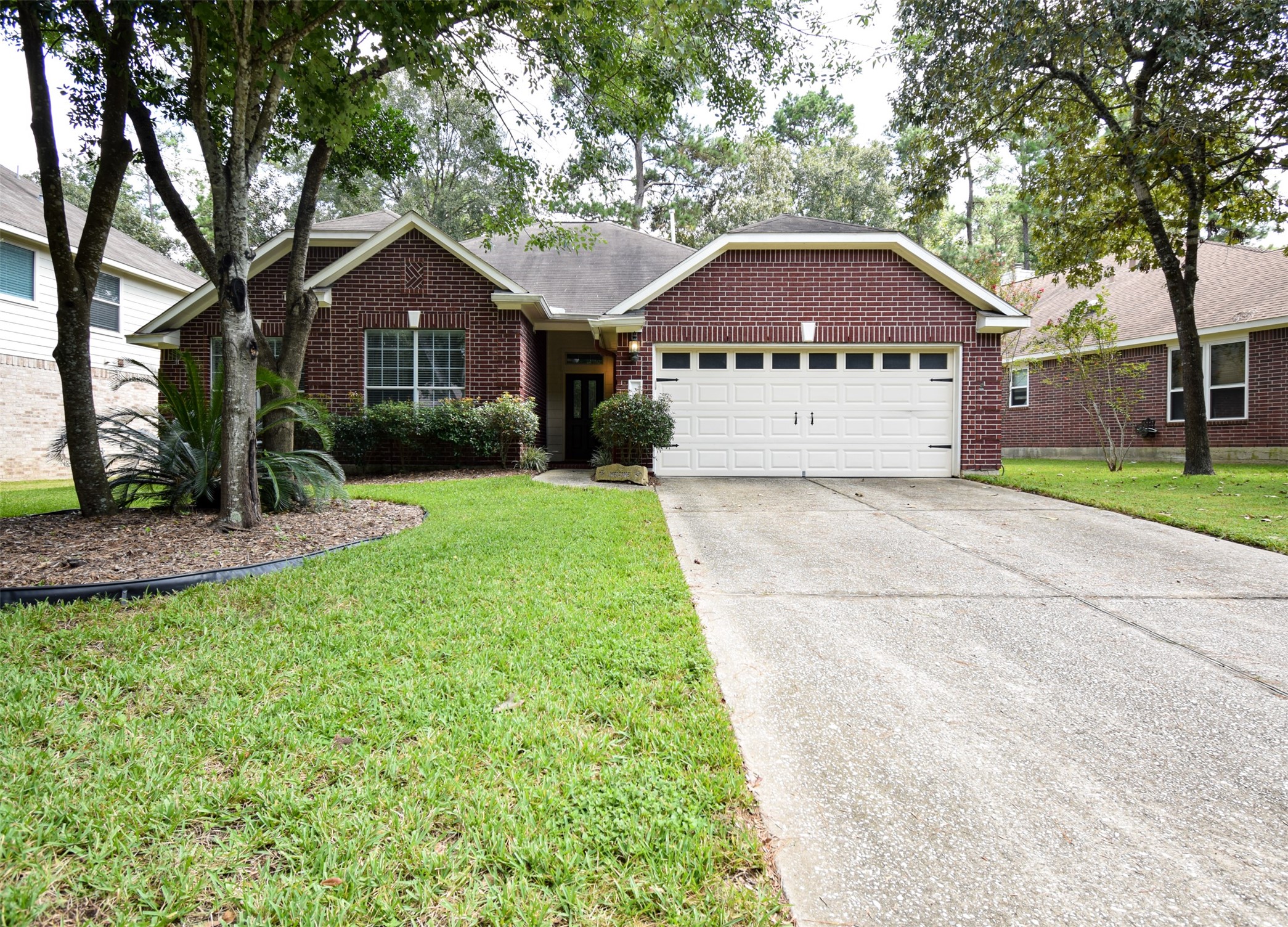 34 South Rambling Ridge Place Conroe, TX 77385 - Photo 1 of 50