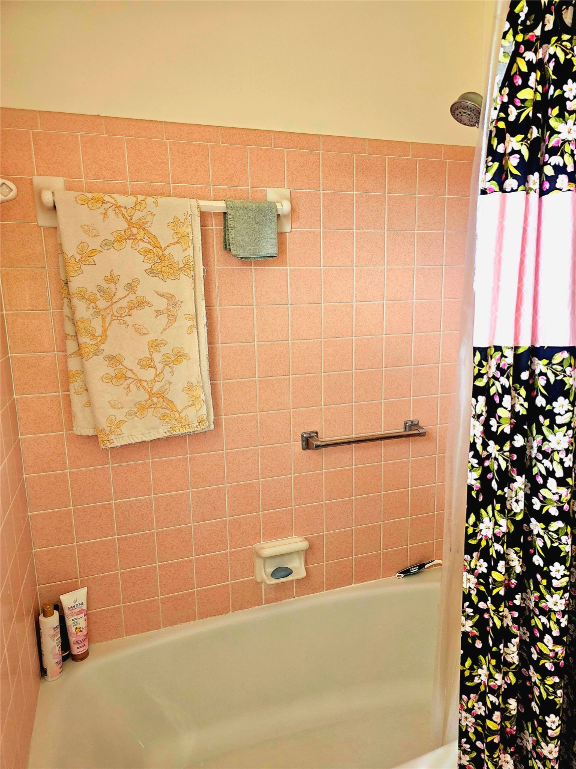 117 Laughlin Road Eagle Lake, TX 77434 - Photo 20 of 46 a bathroom with a bathtub and shower