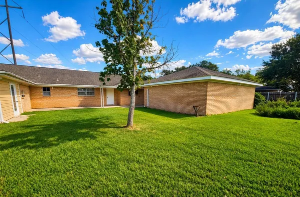 $365,000 | 117 Laughlin Road, Eagle Lake, TX 77434