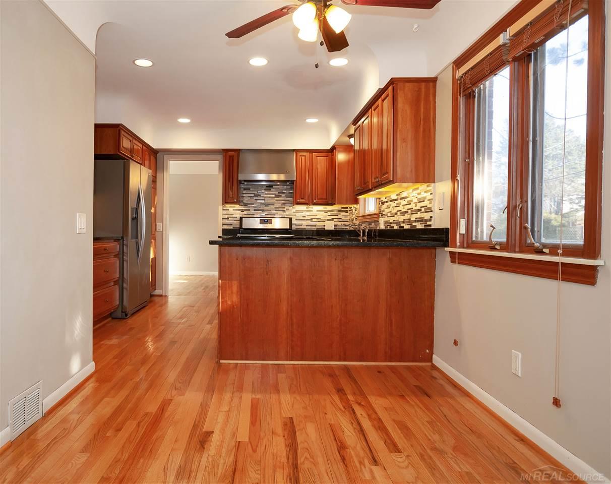 805 Canterbury Road Grosse Pointe Woods, MI 48236 - Photo 18 of 41