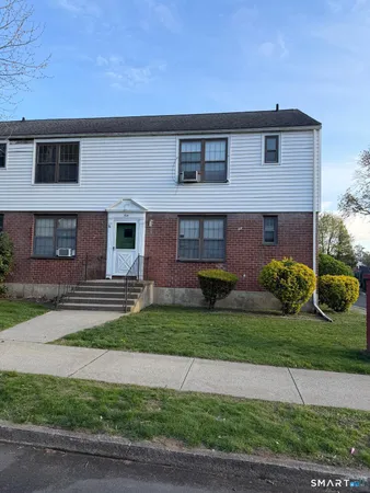 $1,800 | 154 Virginia Avenue, Unit B, Bridgeport, CT 06610