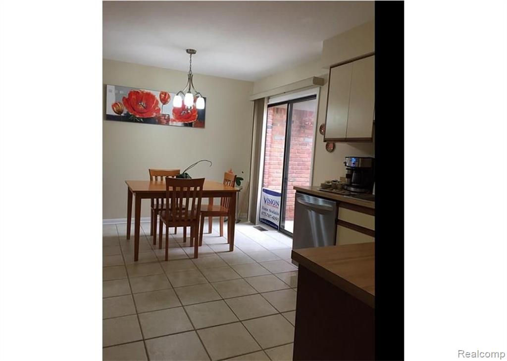 1804 Thomas Court, Unit 206 Rochester Hills, MI 48309 - Photo 5 of 17