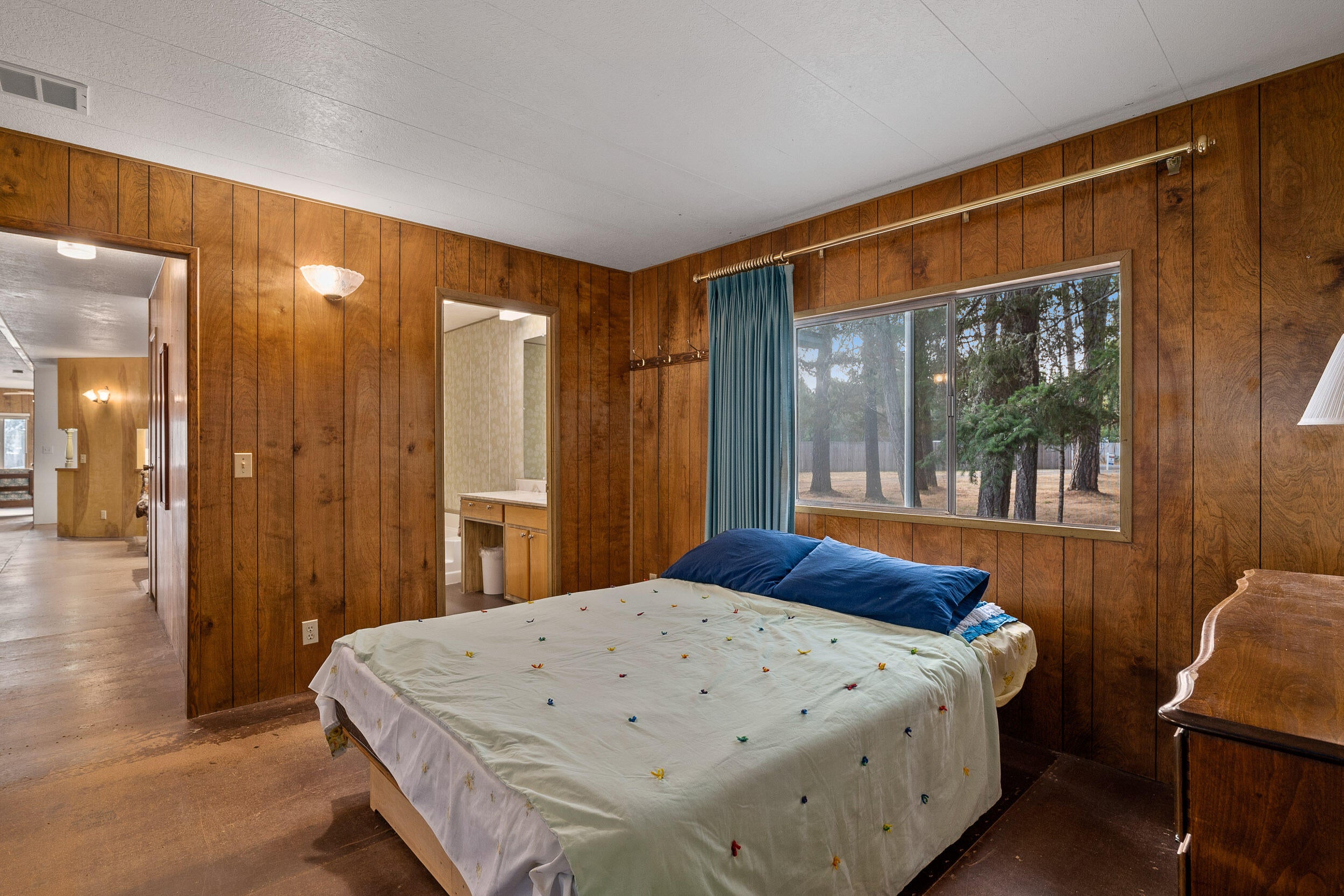 190 Martin Road Cave Junction, OR 97523 - Photo 25 of 43 Primary Bedroom