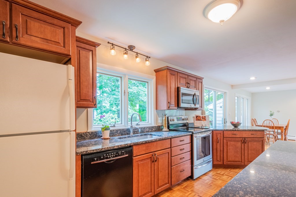 3 MacIntosh Road Bedford, MA 01730 - Photo 12 of 42 Gallery Image 12