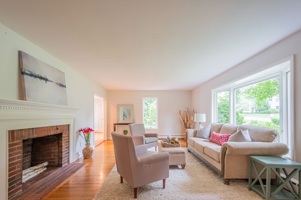 3 MacIntosh Road Bedford, MA 01730 - Photo 3 of 42 Gallery Image 3