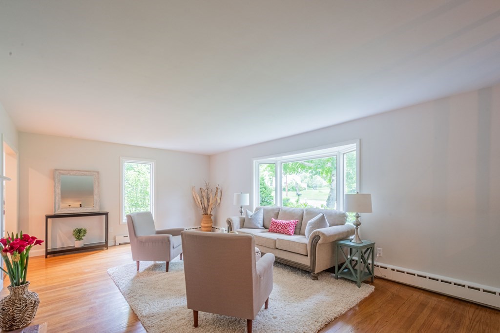 3 MacIntosh Road Bedford, MA 01730 - Photo 4 of 42 Gallery Image 4