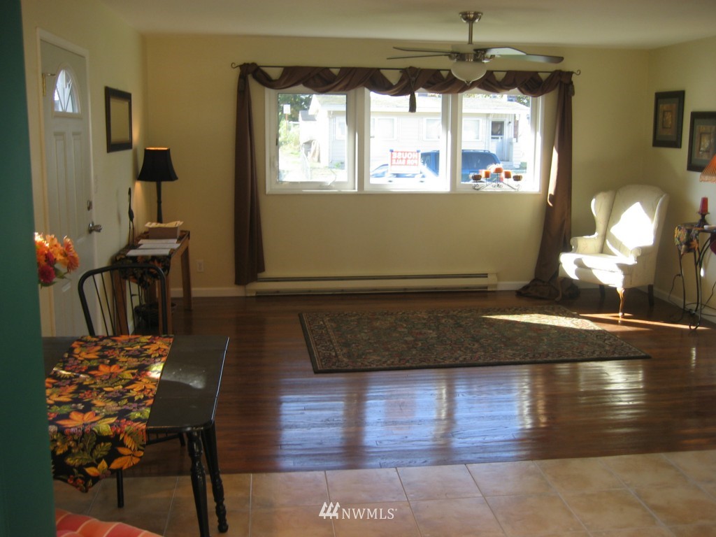 2512 Northeast 7th Street Renton, WA 98056 - Photo 2 of 15