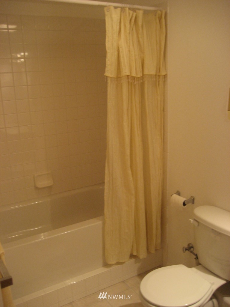 2512 Northeast 7th Street Renton, WA 98056 - Photo 12 of 15