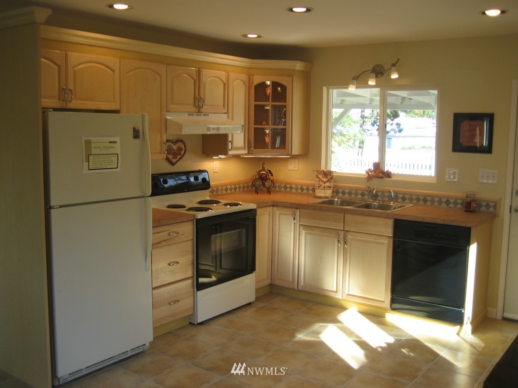 2512 Northeast 7th Street Renton, WA 98056 - Photo 4 of 15