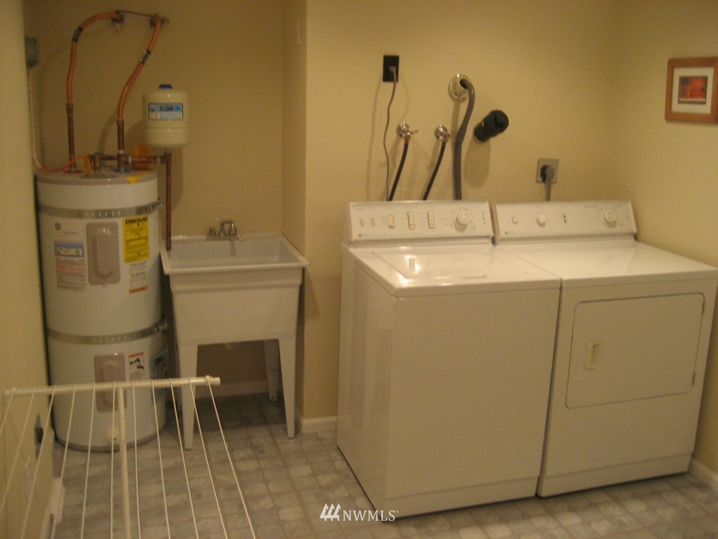 2512 Northeast 7th Street Renton, WA 98056 - Photo 9 of 15