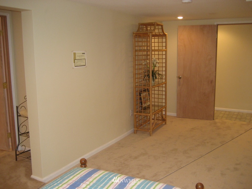 2512 Northeast 7th Street Renton, WA 98056 - Photo 10 of 15