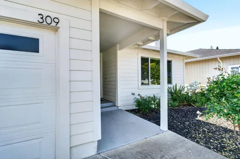 $997,000 | 309 Mountain View Drive, Healdsburg, CA 95448