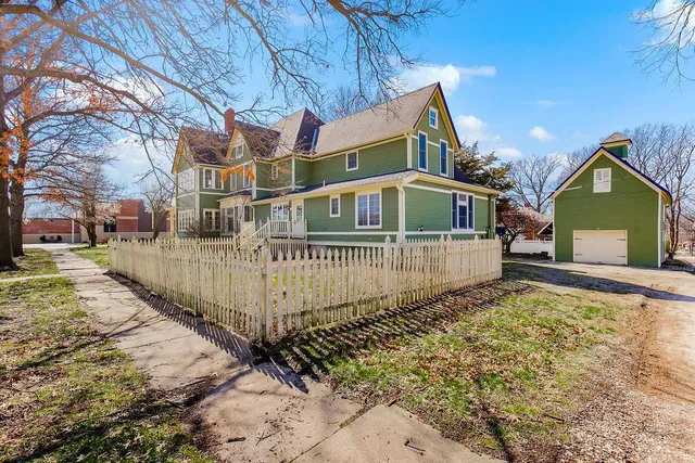 $350,000 | 510 East Chippewa Street, Paola, KS 66071
