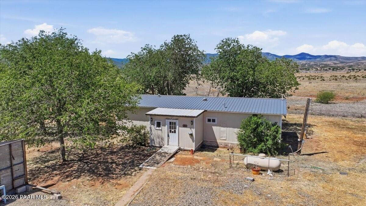 192 North Outback Road Dewey, AZ 86327 - Photo 2 of 25 front view of a house with a yard