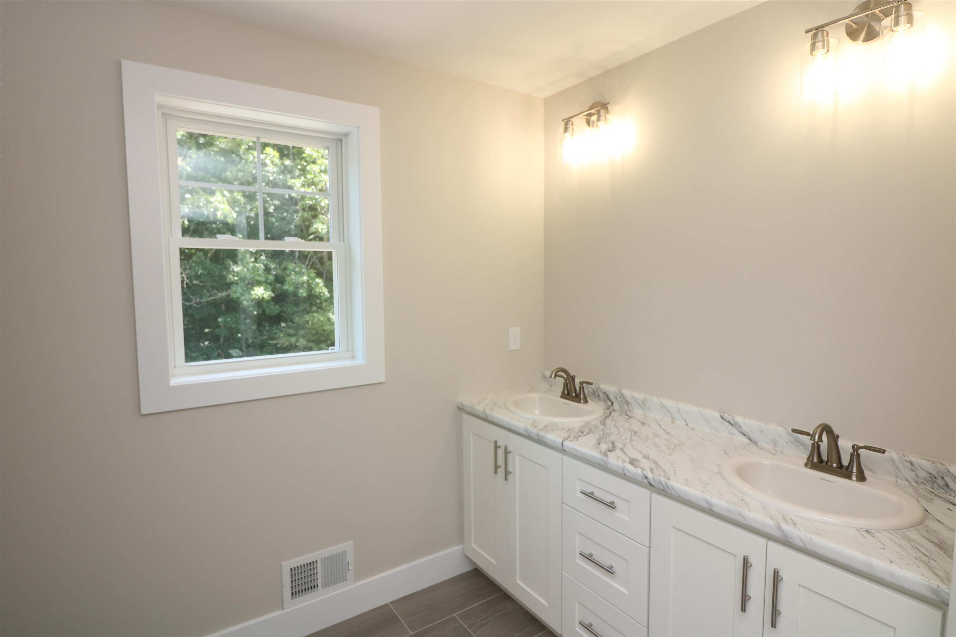 211 West Mill Pond Road, Unit 3 Nottingham, NH 03290 - Photo 28 of 32
