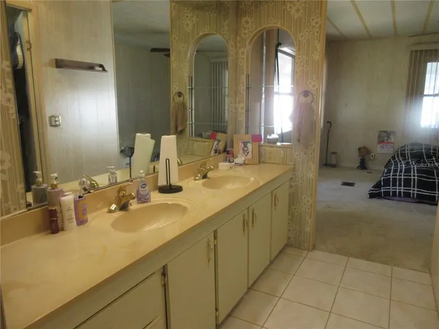 $164,000 | 1605 Southeast 160th Court, Ocklawaha, FL 32179