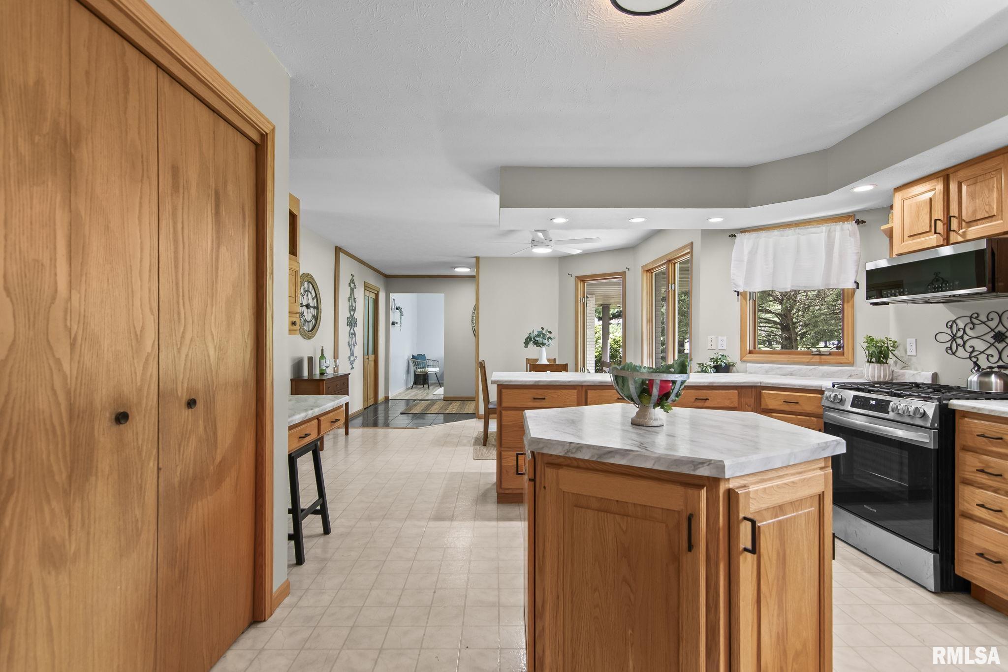 5640 Iron Bridge Road Chatham, IL 62629 - Photo 15 of 54