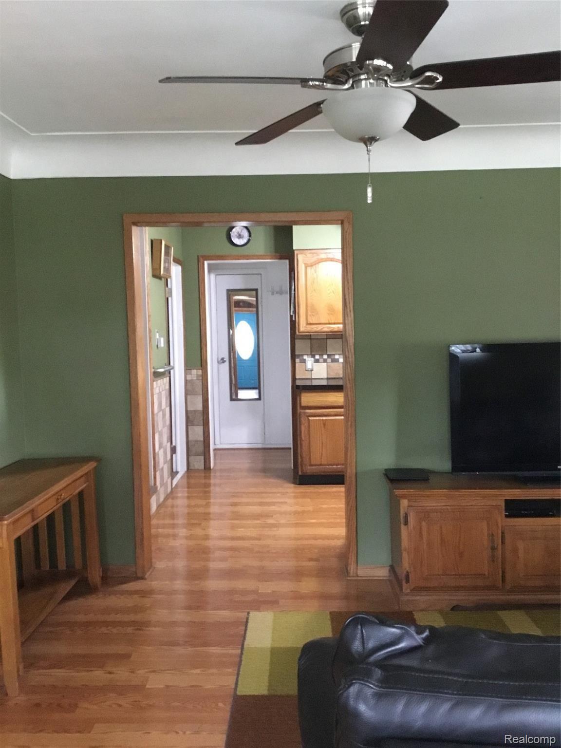 121 Catherine Street River Rouge, MI 48218 - Photo 5 of 38 121 KATHERINE RIVER ROUGE - BIG HOUSE (11).jpeg