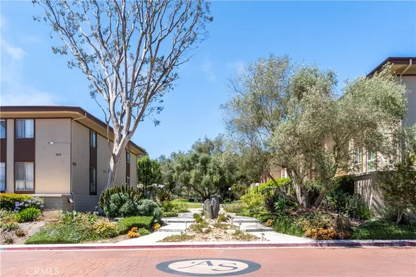 $699,000 | 5927 Armaga Spring Road, Unit I, Rancho Palos Verdes, CA 90275
