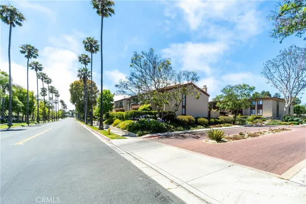 $699,000 | 5927 Armaga Spring Road, Unit I, Rancho Palos Verdes, CA 90275