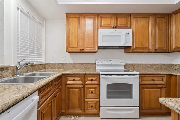 $699,000 | 5927 Armaga Spring Road, Unit I, Rancho Palos Verdes, CA 90275