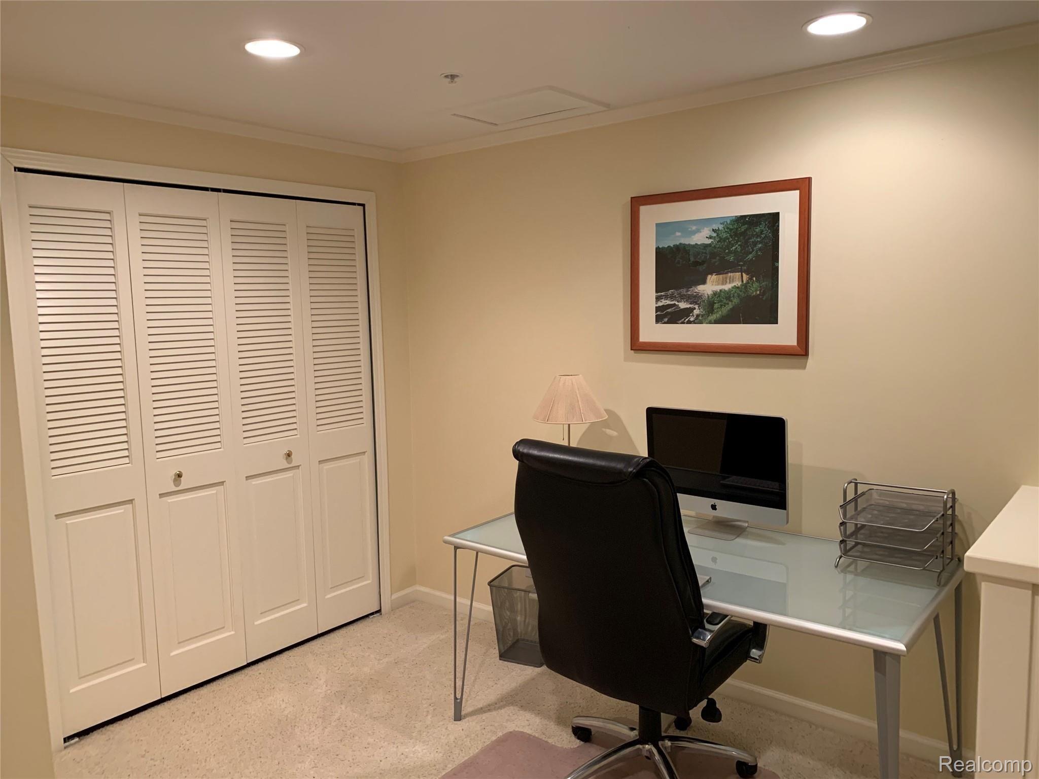 16812 Farmington Road Livonia, MI 48154 - Photo 21 of 25 021.JPG