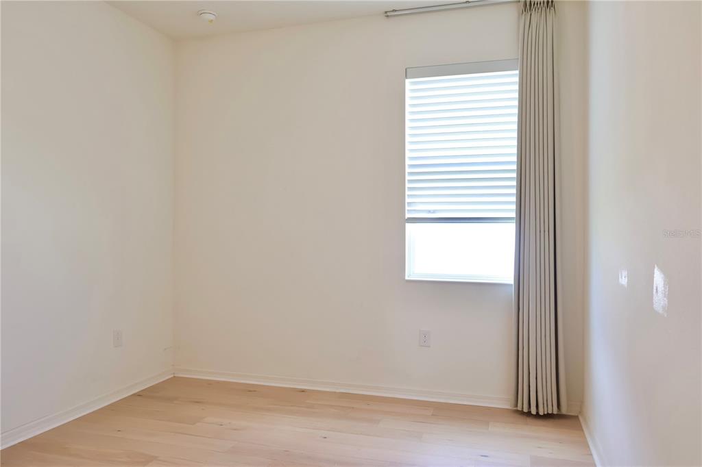 2164 Carriage Pointe Loop Apopka, FL 32712 - Photo 16 of 30 an empty room with a window