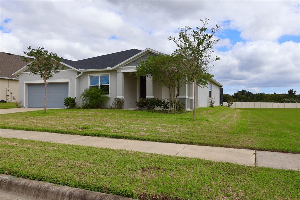 2164 Carriage Pointe Loop Apopka, FL 32712 - Photo 2 of 30 a front view of house with yard and green space