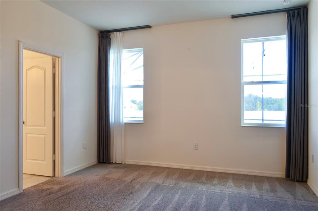 2164 Carriage Pointe Loop Apopka, FL 32712 - Photo 23 of 30 an empty room with windows
