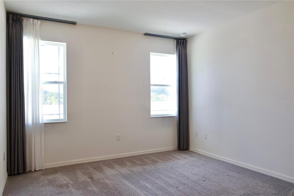 2164 Carriage Pointe Loop Apopka, FL 32712 - Photo 24 of 30 an empty room with windows