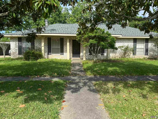 $2,100 | 2208 Sprucewood Drive, Baton Rouge, LA 70816