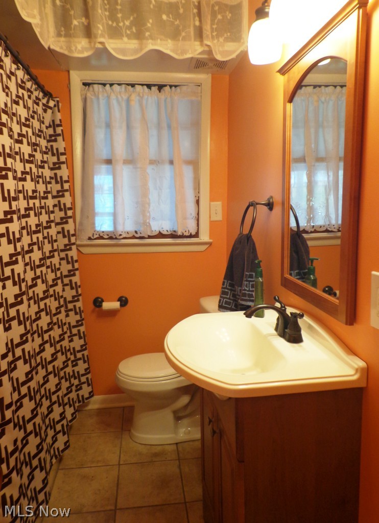 952 Hudson Road Kent, OH 44240 - Photo 12 of 20 The first-floor full bathroom has been completely updated with modern fixtures and ceramic flooring.