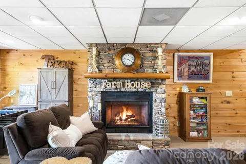 $1,000,000 | 3918 Skyline Drive, Morganton, NC 28655