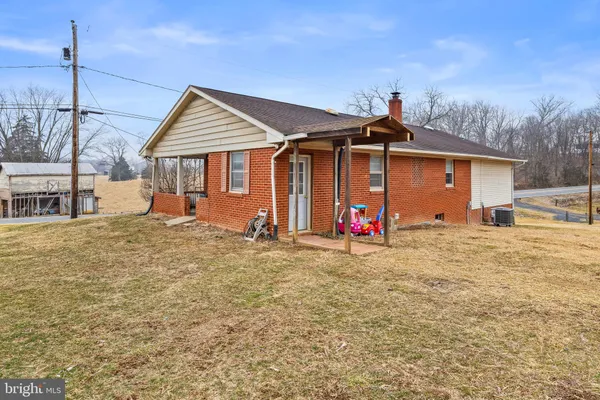 $385,000 | 3360 Senedo Road, Quicksburg, VA 22847